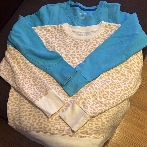 Bundle a Blue and a Leopard Print Sweatshirt - Picture 1 of 3
